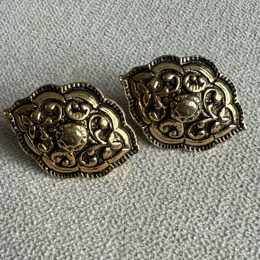 Vintage 80’s Accessocraft Gold Tone Clip-On Earrings – Ornate Shield Design